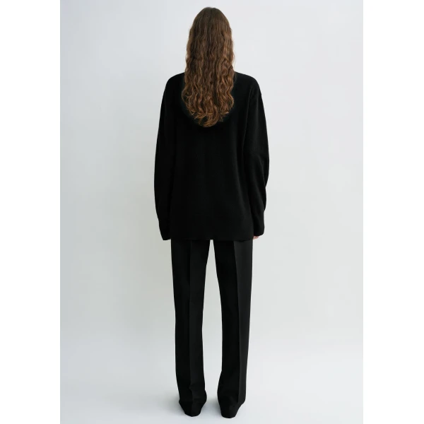 Toteme Cashmere v-neck knit in Black, view 4
