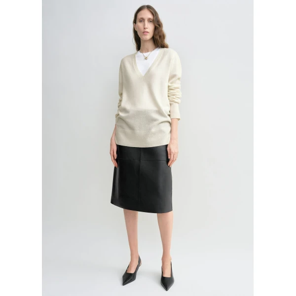 Toteme Cashmere v-neck knit in Ecru, view 2