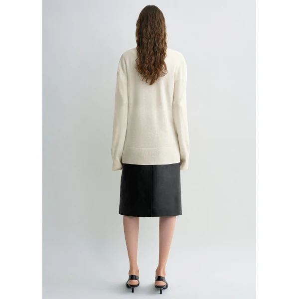 Toteme Cashmere v-neck knit in Ecru, view 4