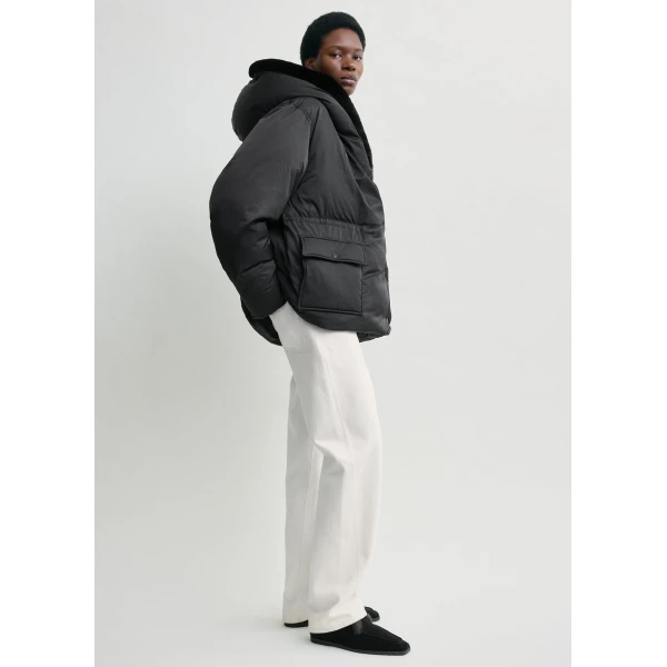 Toteme Cinched puffer jacket in Black, view 4