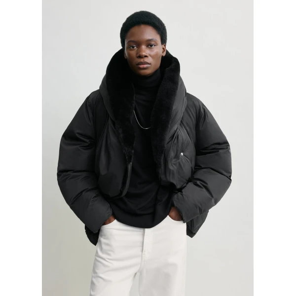 Toteme Cinched puffer jacket in Black, view 5