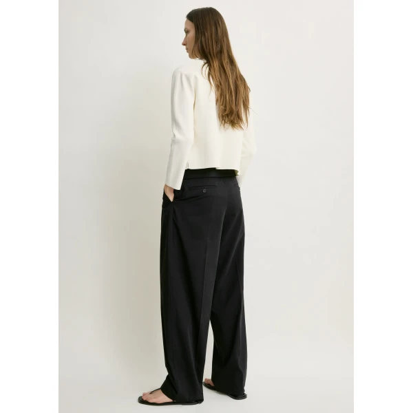 Toteme Classic compact knit cardigan in White, view 4