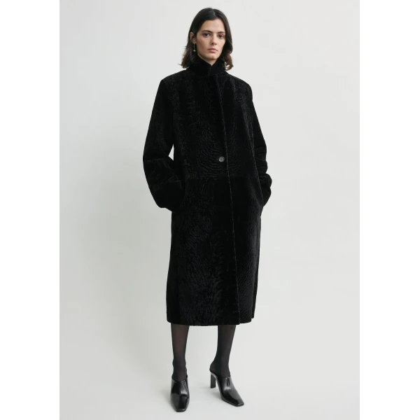 Toteme Classic shearling coat in Black, view 2