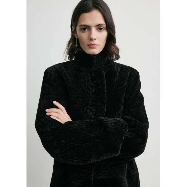 Toteme Classic shearling coat in Black, view 5