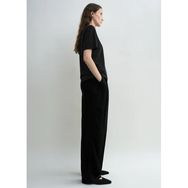 Toteme Classic tee in Black Top, view 3