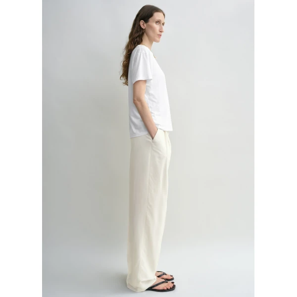 Toteme Classic tee in White Top, view 3