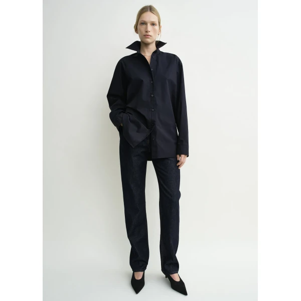 Toteme Classic tumbled shirt in Midnight, view 3
