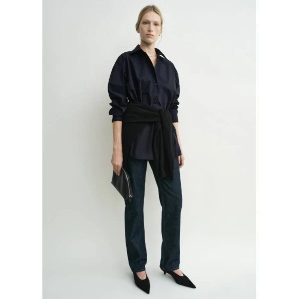 Toteme Classic tumbled shirt in Midnight, view 5