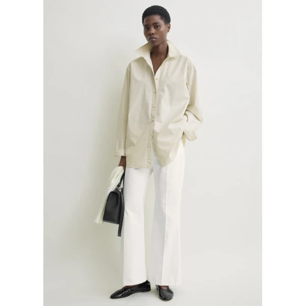 Toteme Classic tumbled shirt in Pebble, view 3