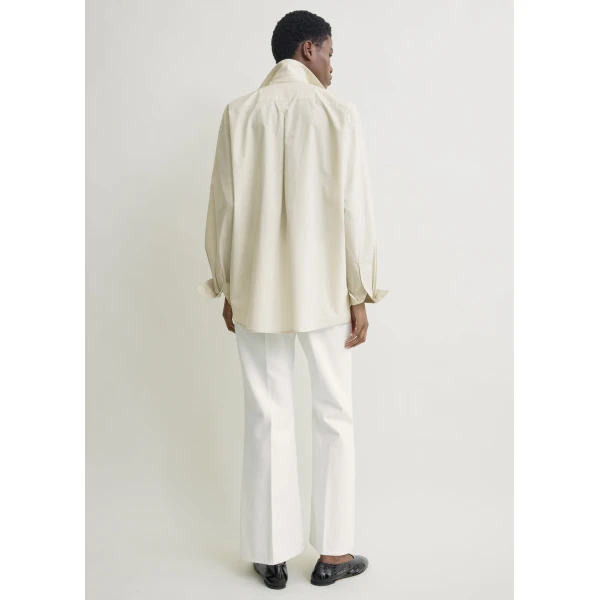 Toteme Classic tumbled shirt in Pebble, view 5