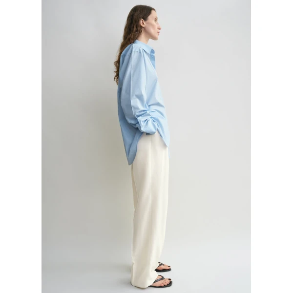 Toteme Classic tumbled shirt in Sky, view 3