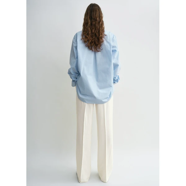 Toteme Classic tumbled shirt in Sky, view 4