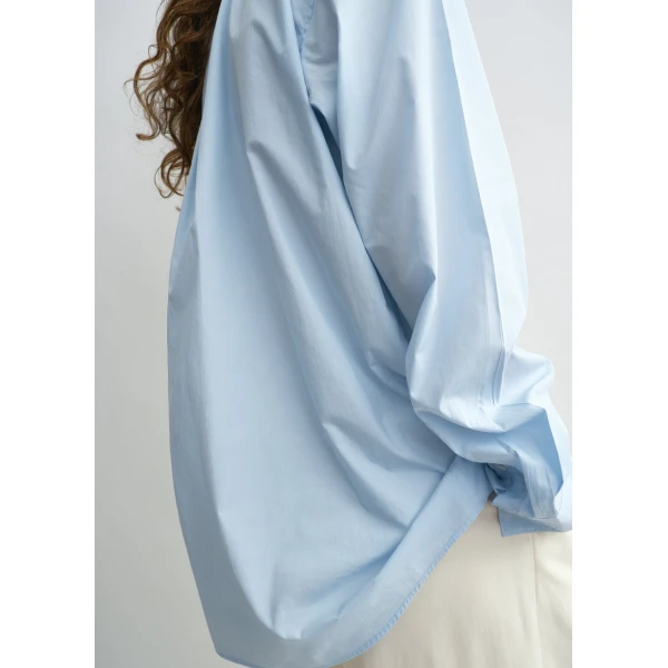Toteme Classic tumbled shirt in Sky, view 5