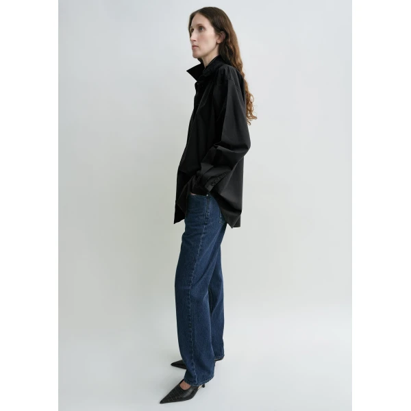 Toteme Classic tumbled shirt in Washed black, view 3