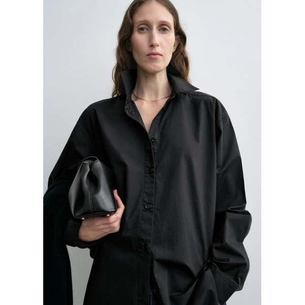 Toteme Classic tumbled shirt in Washed black, view 5