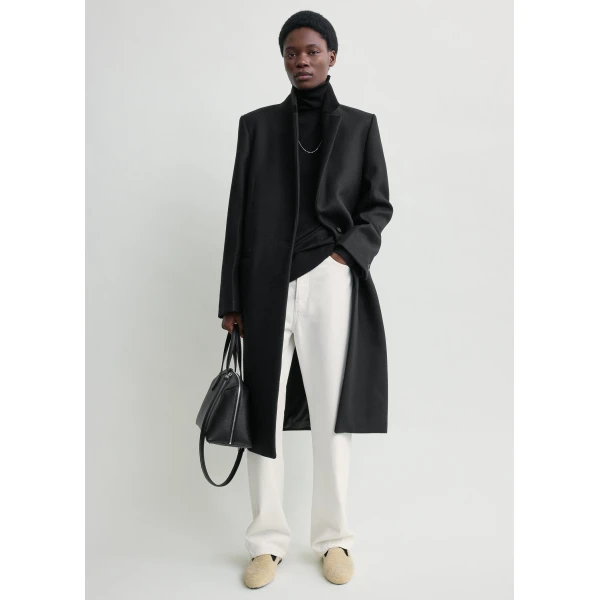 Toteme Classic winter coat in Black, view 2