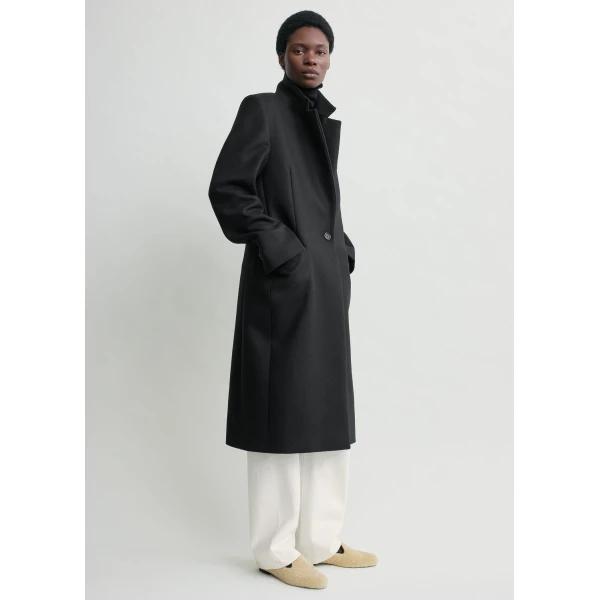 Toteme Classic winter coat in Black, view 3