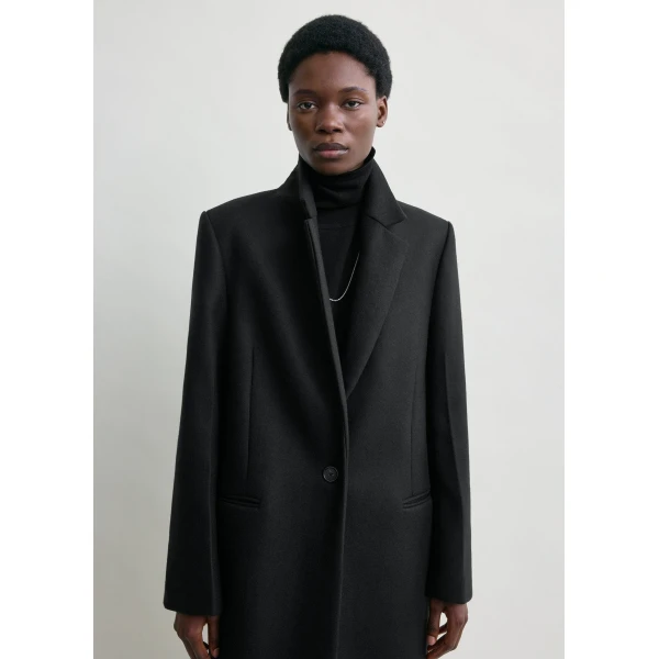 Toteme Classic winter coat in Black, view 5