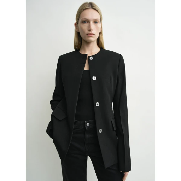 Toteme Collarless evening jacket in Black, view 5