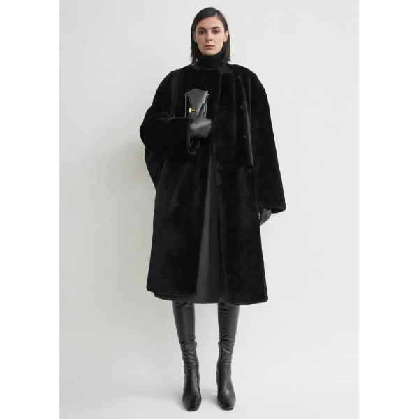 Toteme Collarless shearling coat in Black, view 2