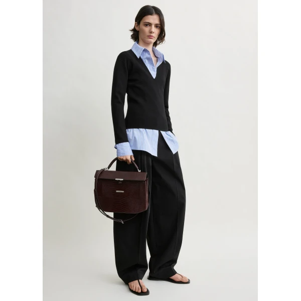 Toteme Compact knit v-neck in Black, view 2