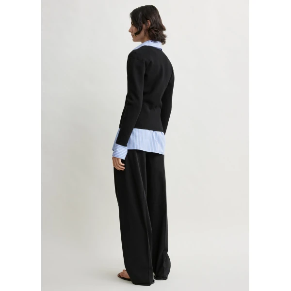 Toteme Compact knit v-neck in Black, view 4