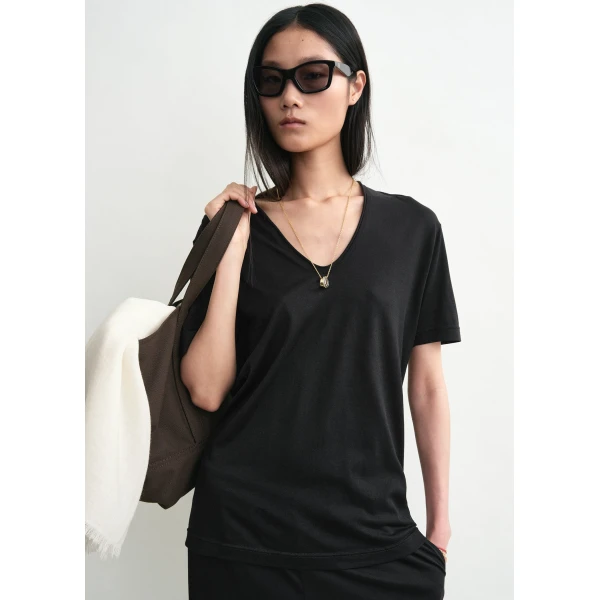 Toteme Cotton silk tee in Black Top, view 4