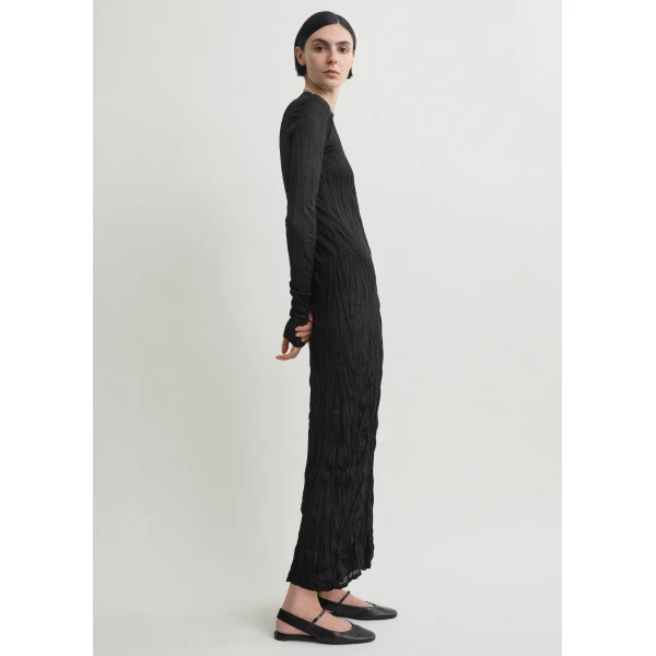 Toteme Crinkled knit long-sleeve dress in Black, view 3
