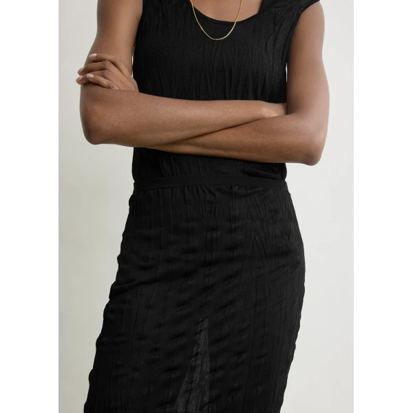 Toteme Crinkled knit skirt in Black, view 5