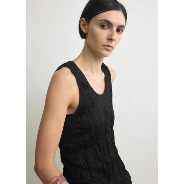 Toteme Crinkled knit tank in Black, view 5
