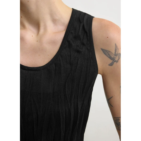 Toteme Crinkled knit tank in Black, view 6