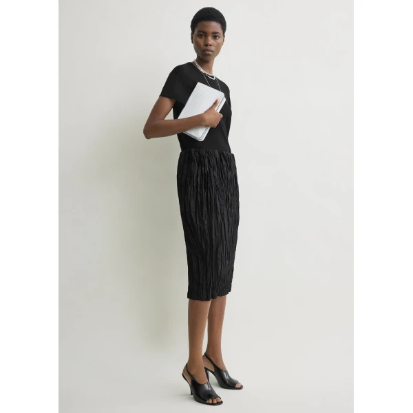 Toteme Crinkled linen skirt in Black, view 3