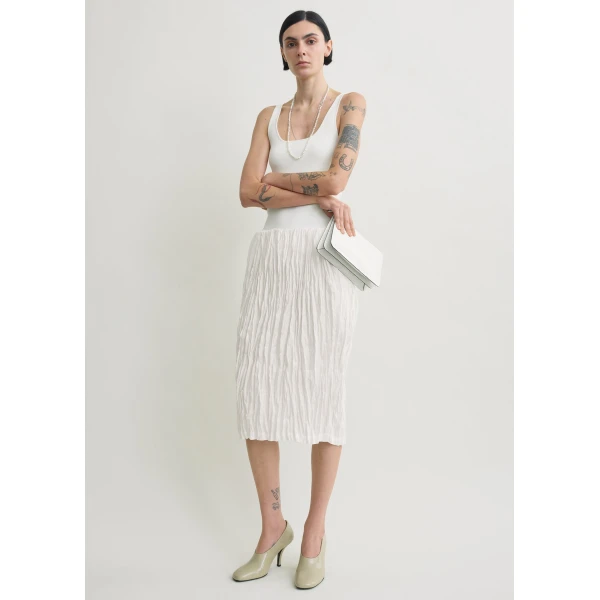 Toteme Crinkled linen skirt in White, view 2