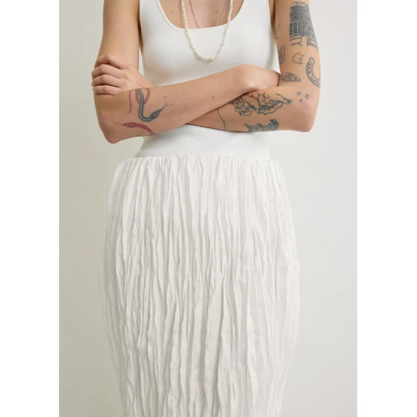 Toteme Crinkled linen skirt in White, view 5