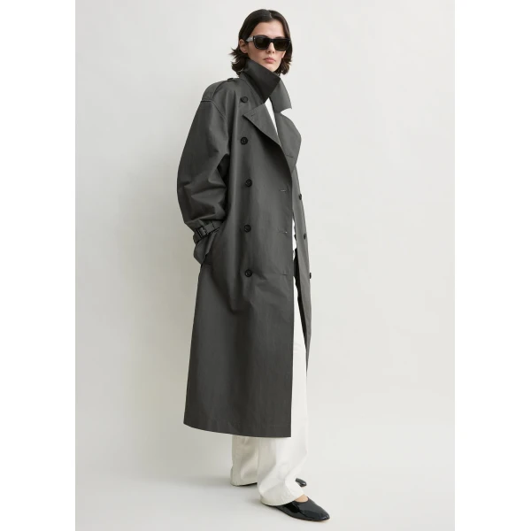 Toteme Crisp summer trench in Taupe Coat, view 3