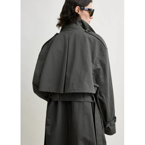 Toteme Crisp summer trench in Taupe Coat, view 6