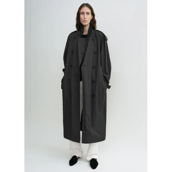 Toteme Crisp summer trench in Washed black Coat, view 2