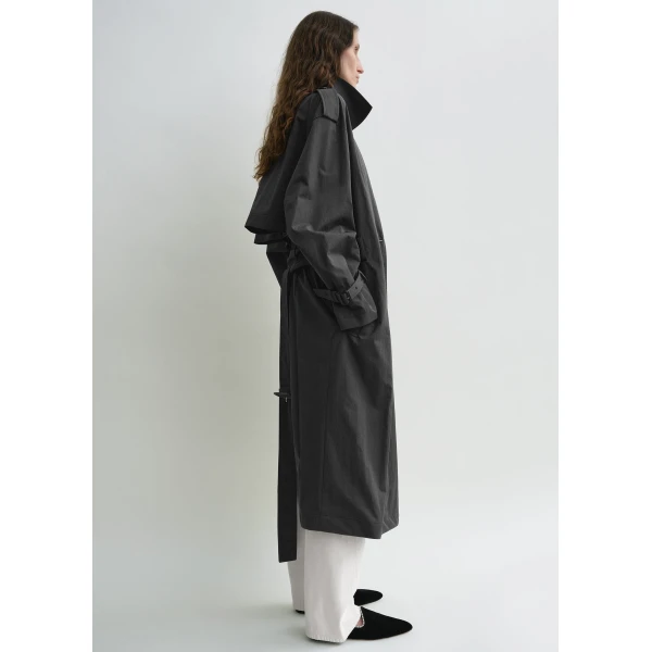 Toteme Crisp summer trench in Washed black Coat, view 3