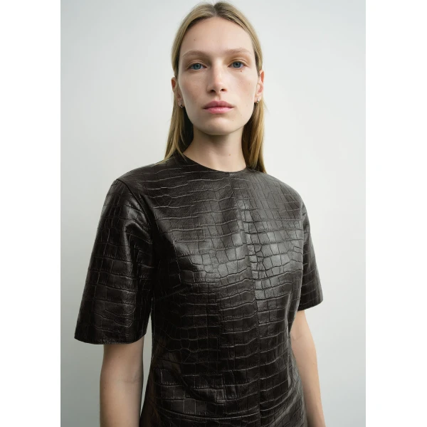 Toteme Croco-embossed tee in Dark brown Top, view 5
