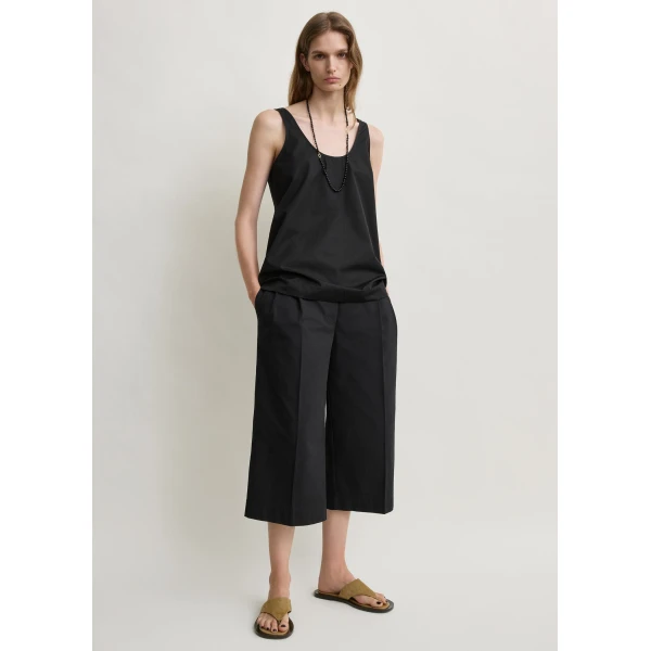 Toteme Cropped trousers in Black, view 2