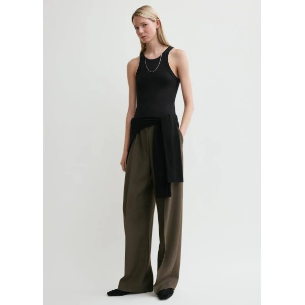 Toteme Curved rib tank in Black Top, view 3