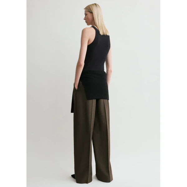 Toteme Curved rib tank in Black Top, view 4
