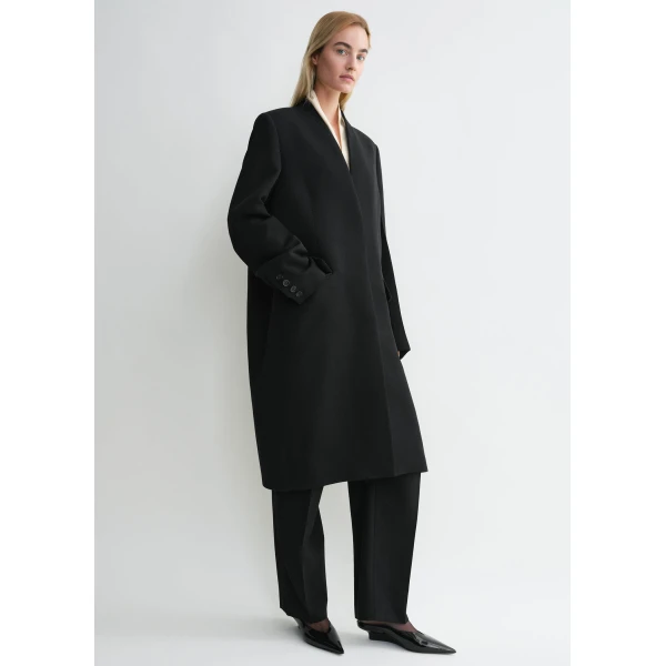 Toteme Deep pleat coat in Black, view 2