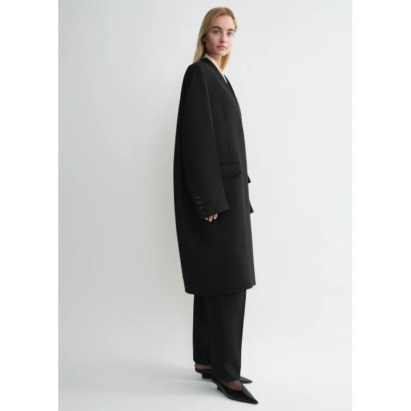 Toteme Deep pleat coat in Black, view 4