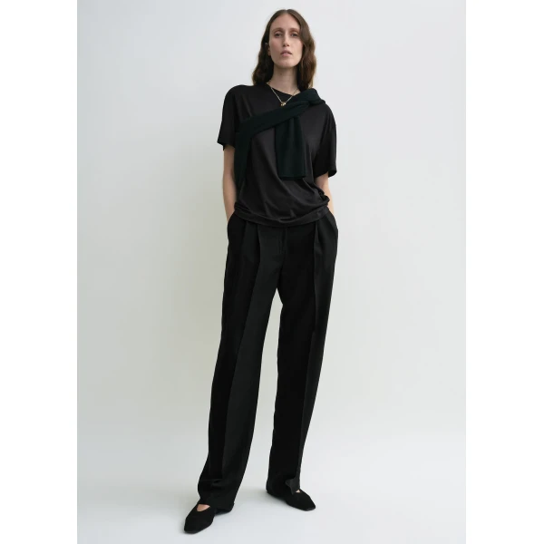 Toteme Double-pleat fluid trousers in Black, view 2