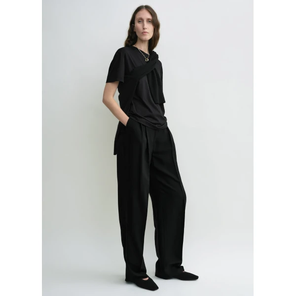Toteme Double-pleat fluid trousers in Black, view 3