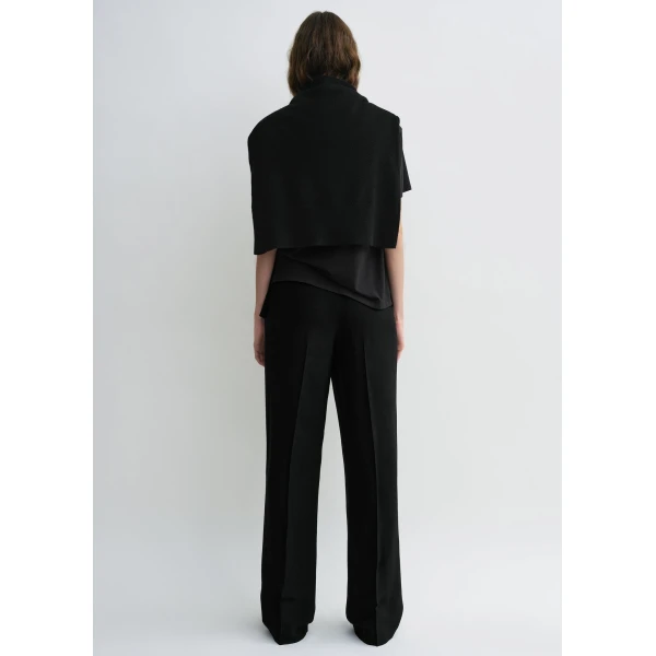 Toteme Double-pleat fluid trousers in Black, view 4