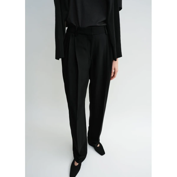 Toteme Double-pleat fluid trousers in Black, view 5