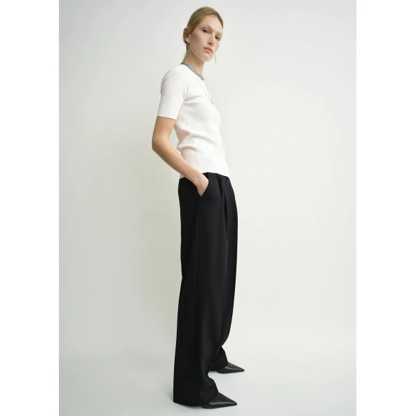 Toteme Double-pleat tailored trousers in Black, view 3