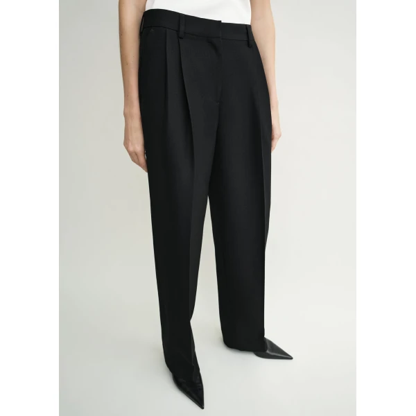 Toteme Double-pleat tailored trousers in Black, view 5